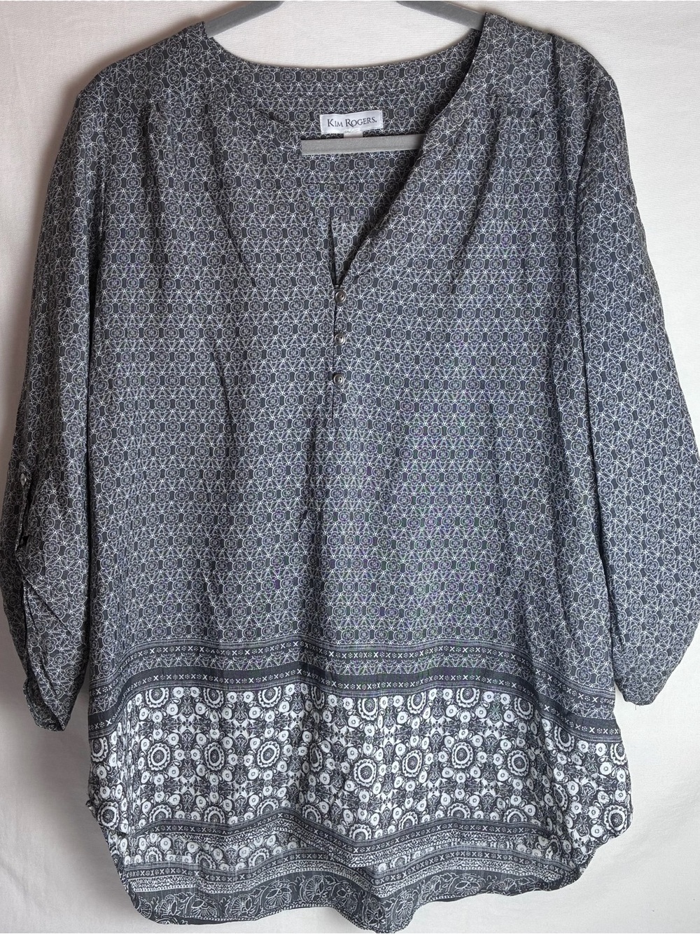 Kim Rogers Geometric Medallion Print Blouse Size L Gray White 3/4 Roll Tab Sleev